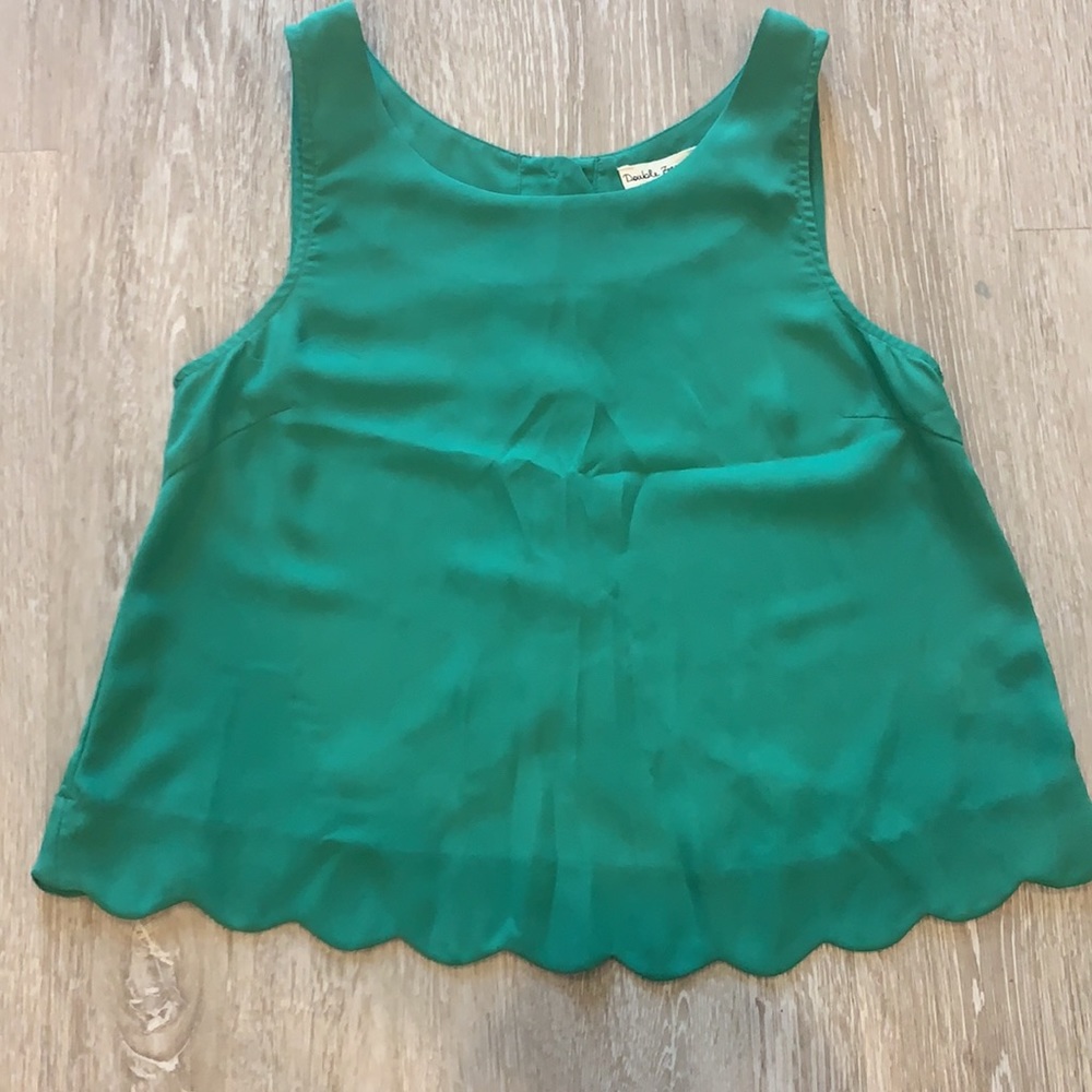 Green sleeveless tank M with back white buttons
